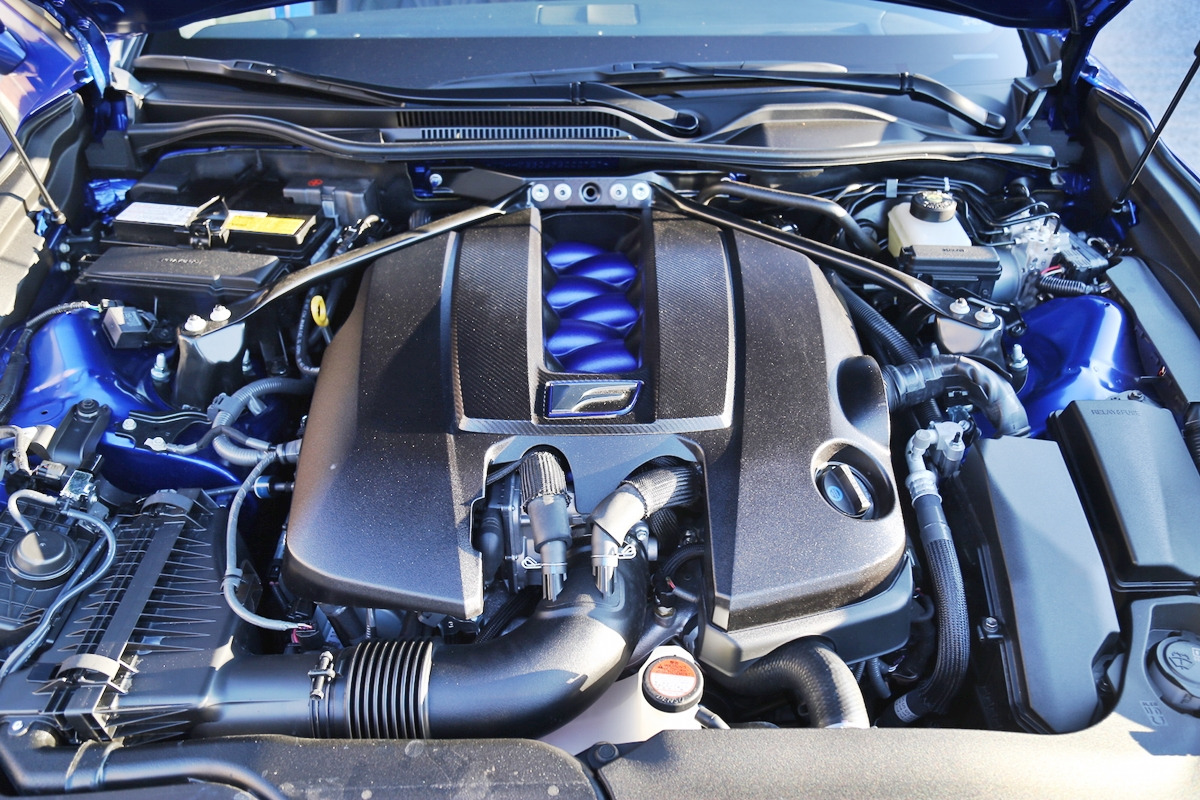 3_렉서스 RC F 엔진룸_Canadian Auto Review.jpg