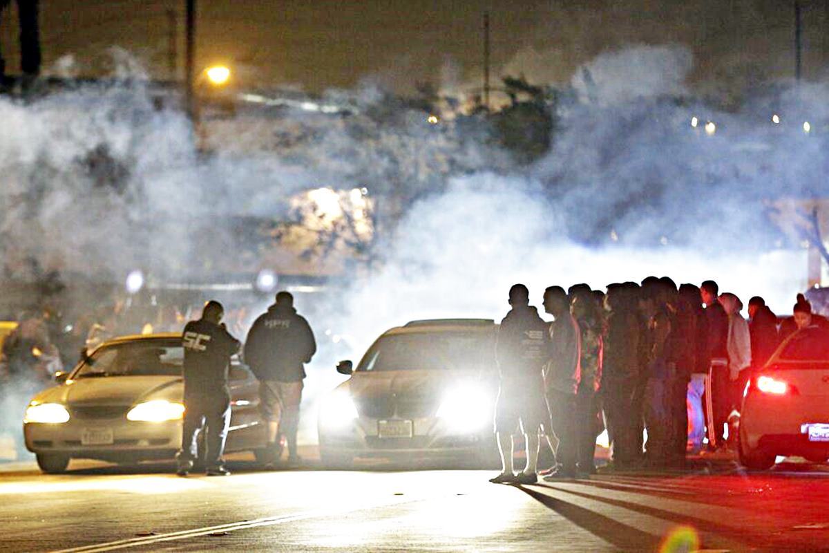 불법 레이싱 중인 사람들 Los Angeles Times.jpg