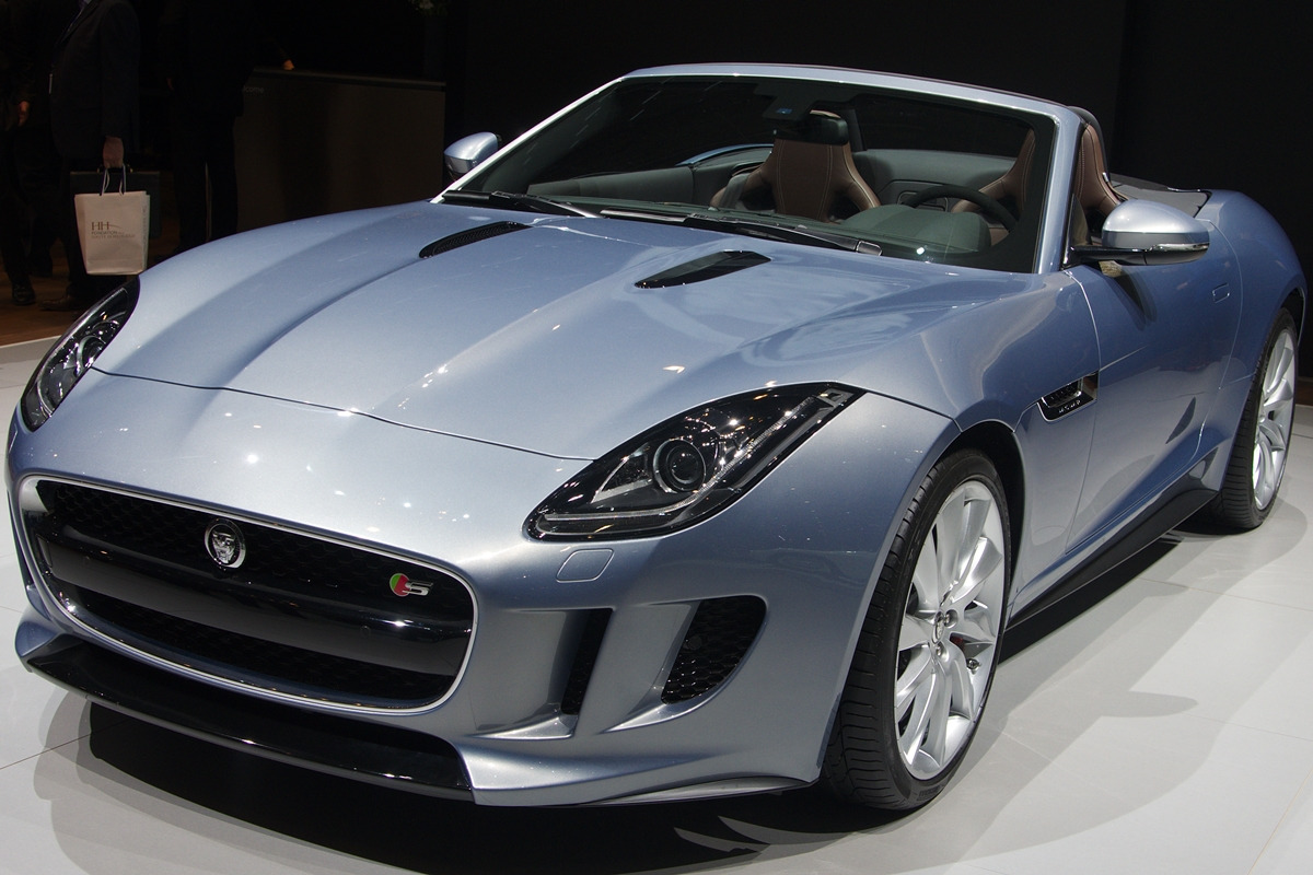 2_초기형 컨버터블_Wikipedia.jpg