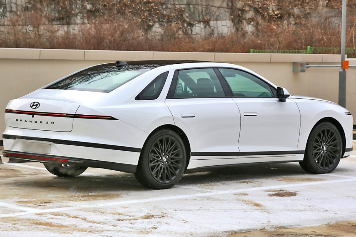 4_현대 그랜저 블랙잉크_브런치 'View H'.jpg