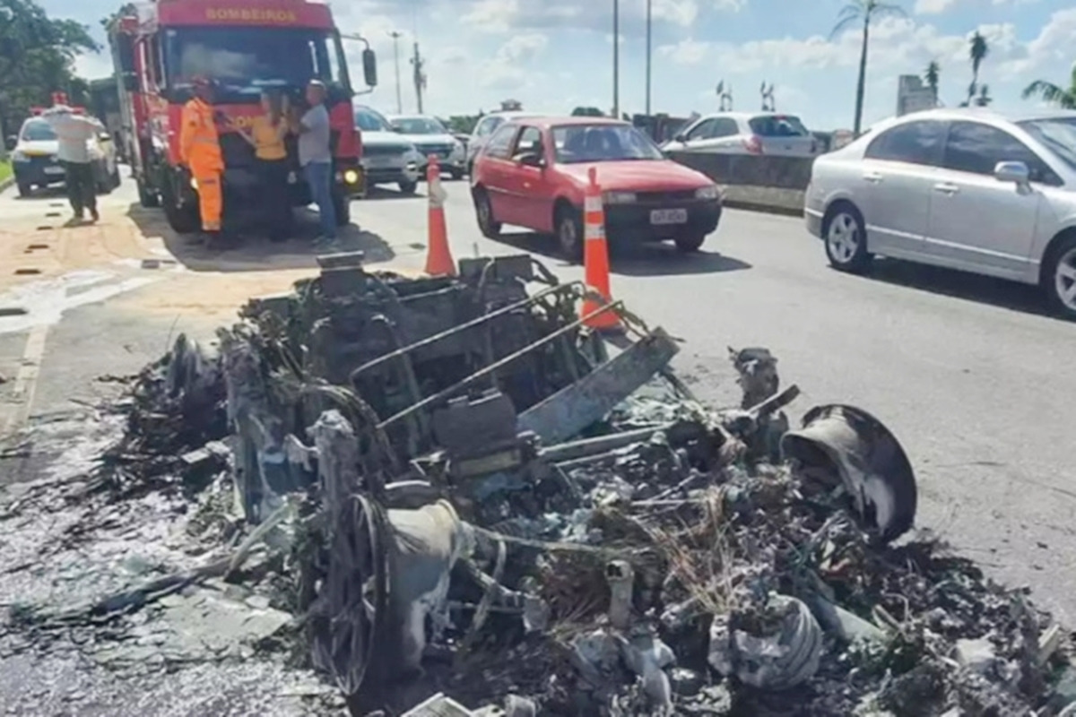 6_불타버린 람보르기니 가야르도 로드스터_인스타그램 'supercar.fails'.jpg