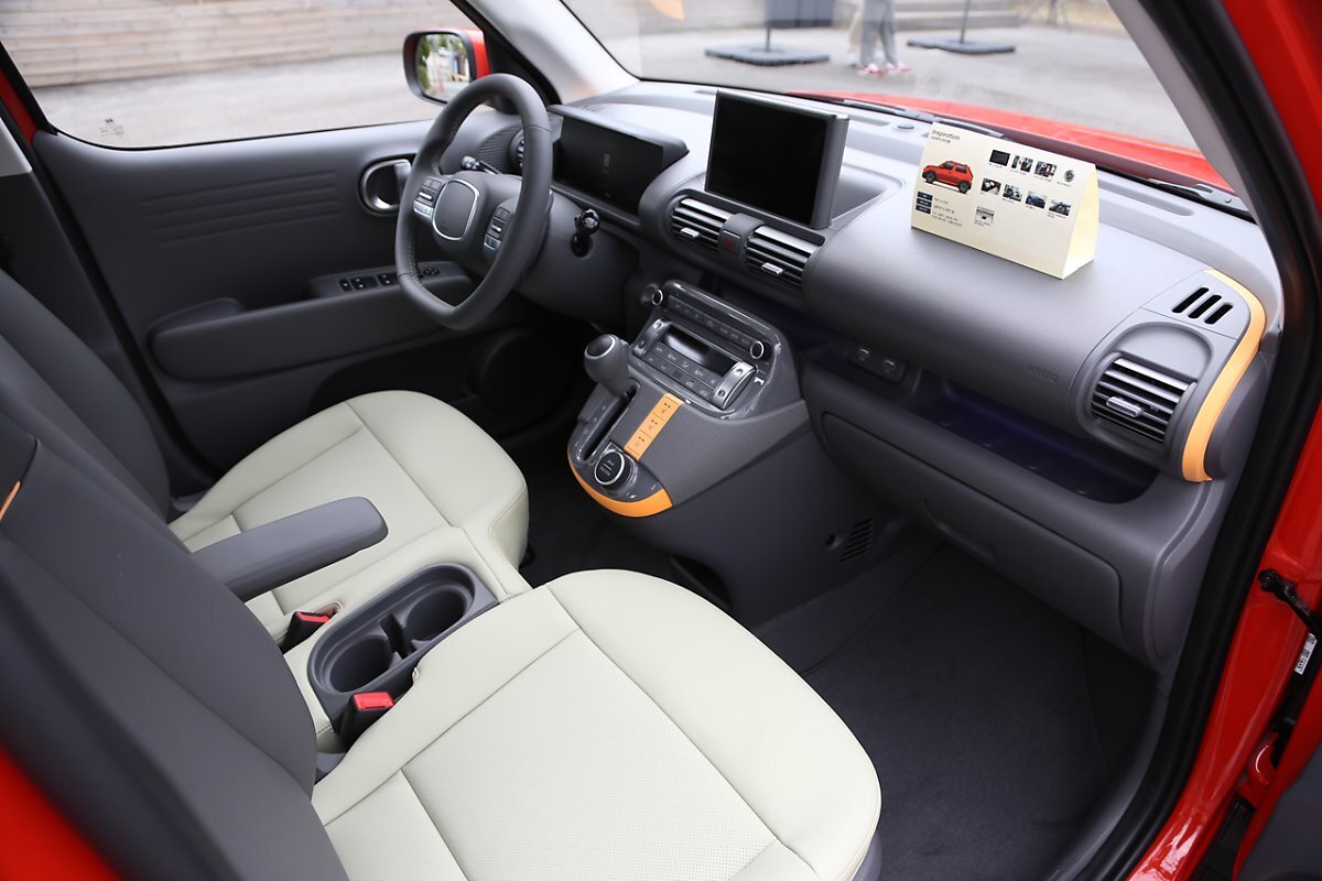 캐스퍼 1열 공간_View H.jpg