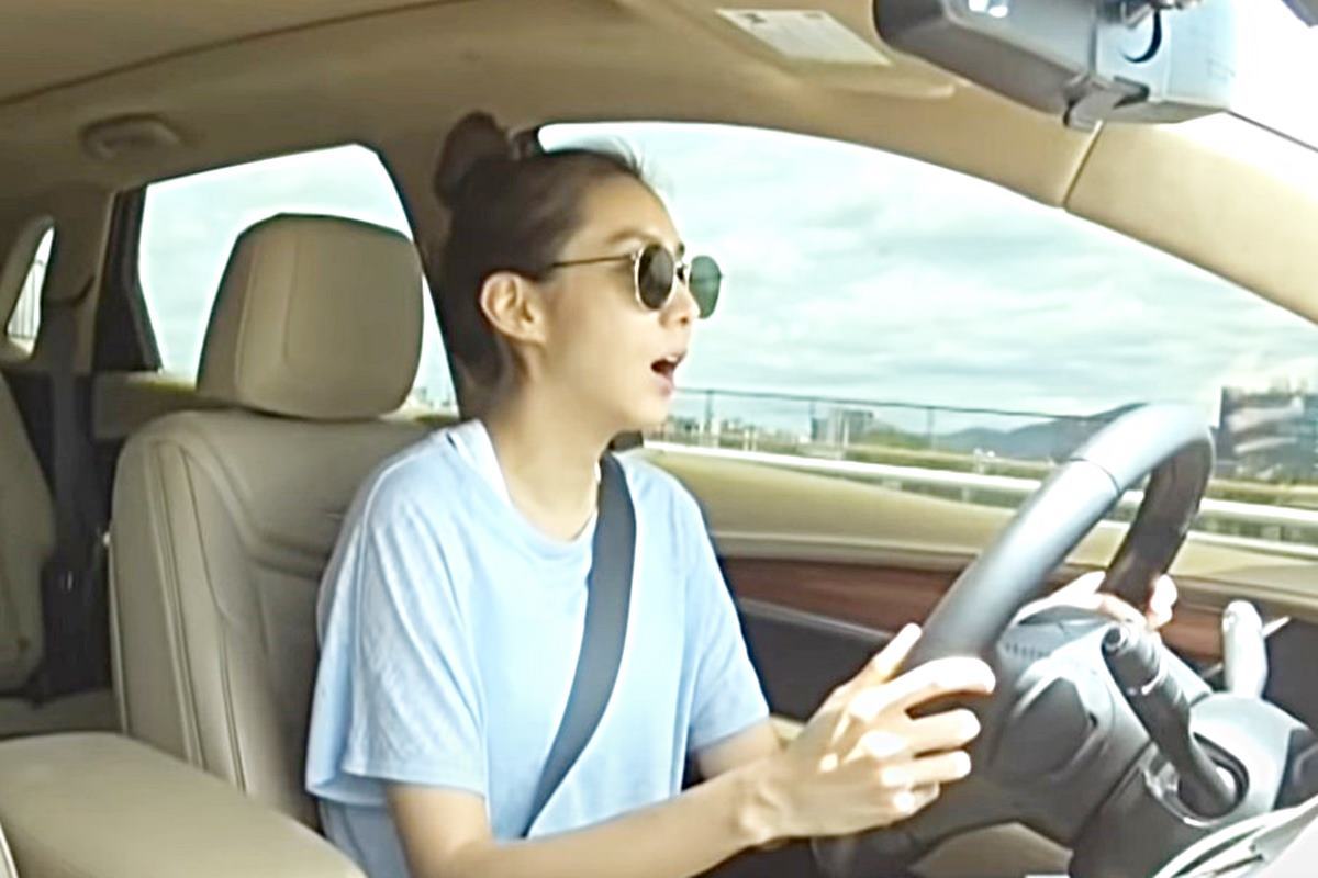 XT5를 운전하는 유이 사진 출처 = '나 혼자 산다'.jpg