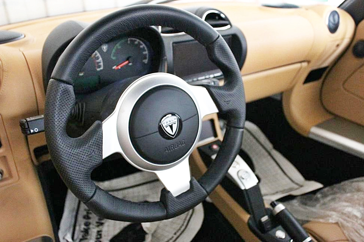 3_테슬라 로드스터 인테리어_'Gruber Motors'_1.jpg