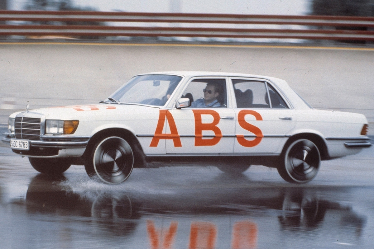1_메르세데스-벤츠 ABS 테스트_Carscoops.jpg