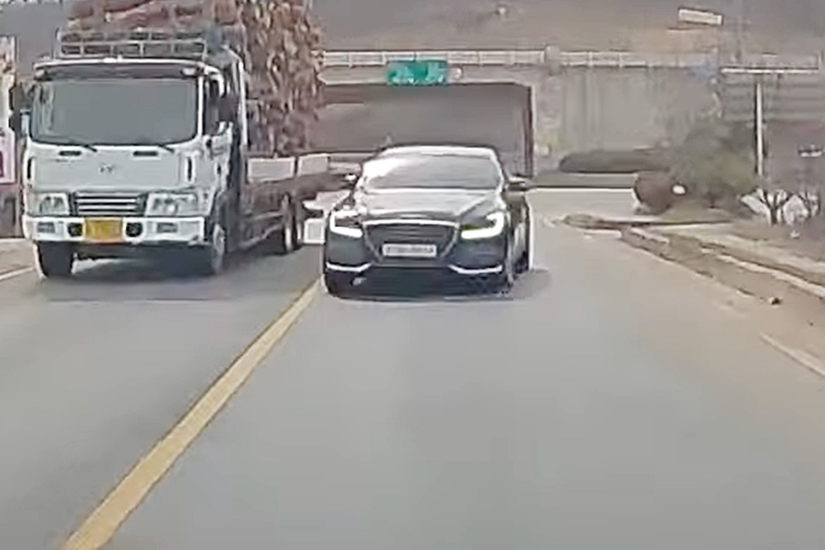 1_사고 위기_유튜브 채널 '그것이 블랙박스'.jpg