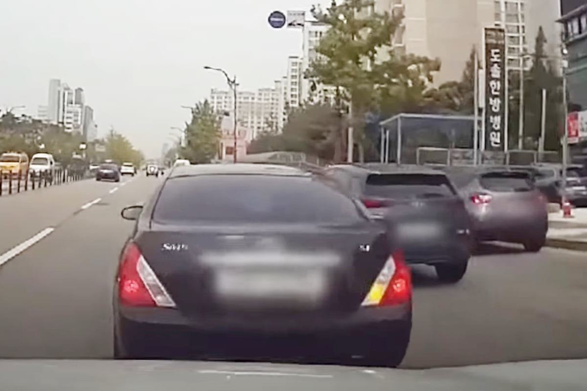 안전거리 미확보로 발생한 사고, 사고와 무관한 사진 사진 출처 = 유튜브 채널 '한문철TV'.jpg