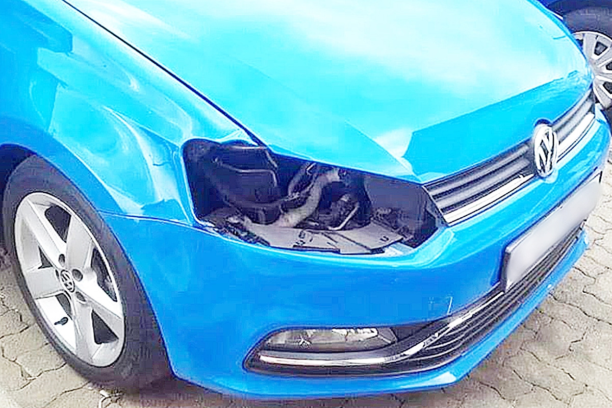 0_헤드램프 도난당한 폭스바겐 골프.jpg