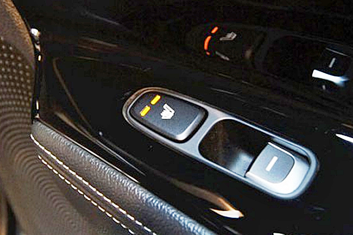 4_1세대 니로 2열 열선 버튼.jpg