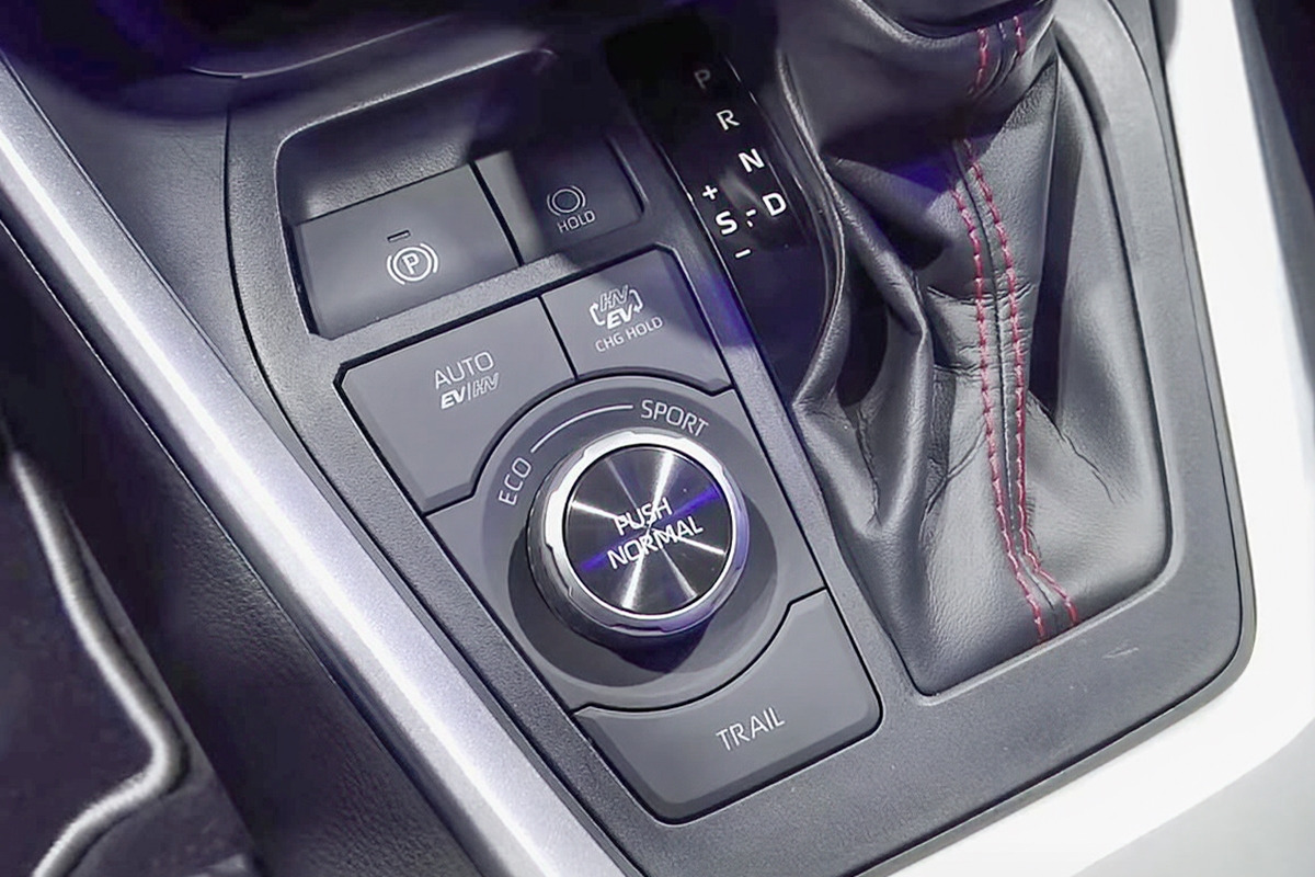 4_토요타 RAV4 PHEV 드라이빙 모드 셀렉터_RAV4 World.jpg