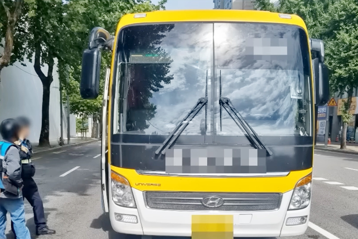 5_멈춰 선 버스_유튜브 채널 '한문철 TV'.jpg