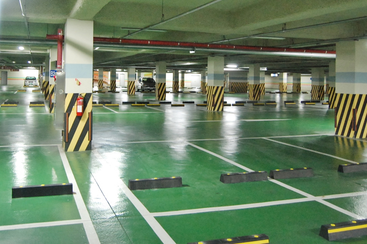 2_텅 빈 주차장.jpg
