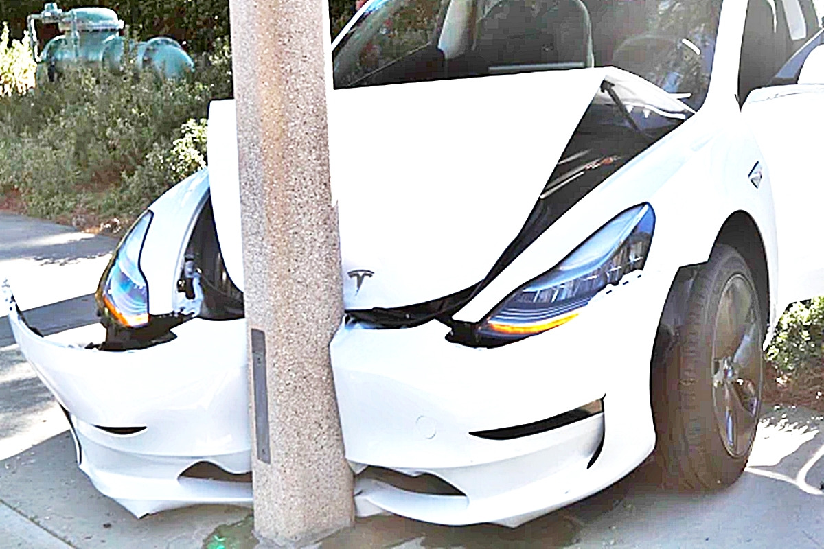 0_테슬라 사고.jpg