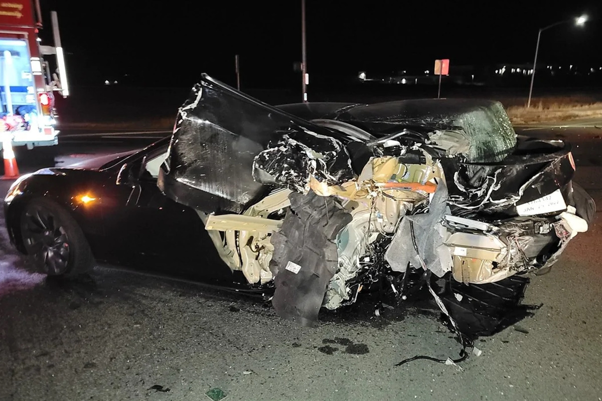 2_추돌당한 테슬라 모델 3_Tesmanian.jpg