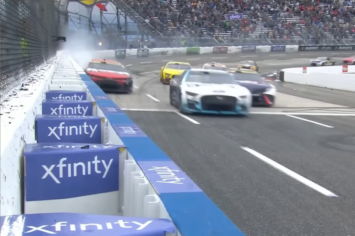 5_나스카 벽타기_유튜브 태널 'NASCAR'.jpg