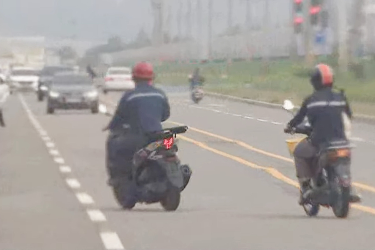 1_중앙선 침범하는 무판 오토바이_유튜브 채널 'MBC'.jpg