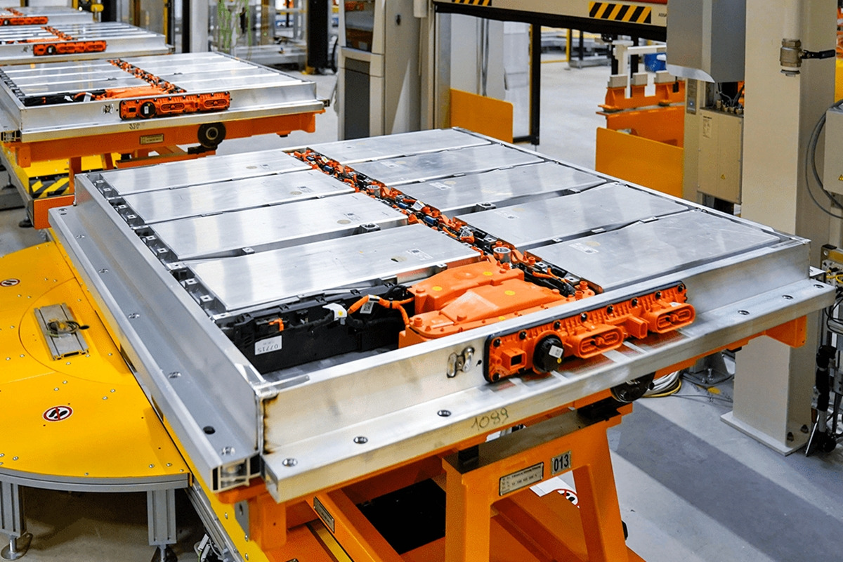 4_생산 중인 폭스바겐 ID.4 배터리팩_electrive com.jpg