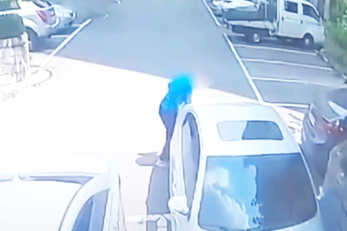 숨어있다 차에 몸을 부딪치는 가해자 Youtube 한문철 TV.jpg