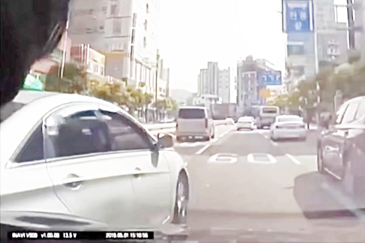 칼치기임에도 분심위를 주장한 상대 보험사 사례 사진 출처 = Youtube '한문철TV'.jpg