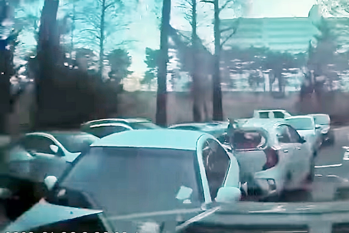 2_급발진 순간_유튜브 채널 '한문철 TV'.jpg