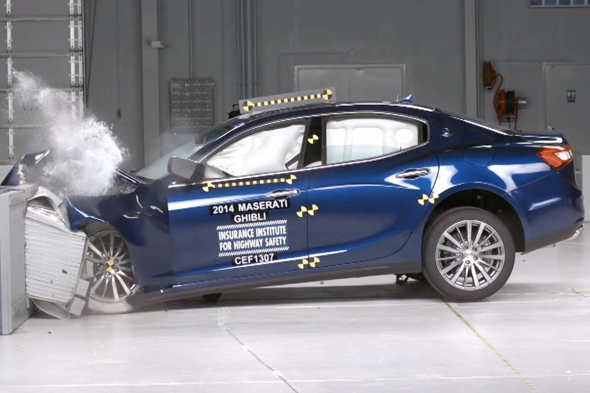 6_마세라티 기블리 충돌 테스트_유튜브 채널 'IIHS'.jpg