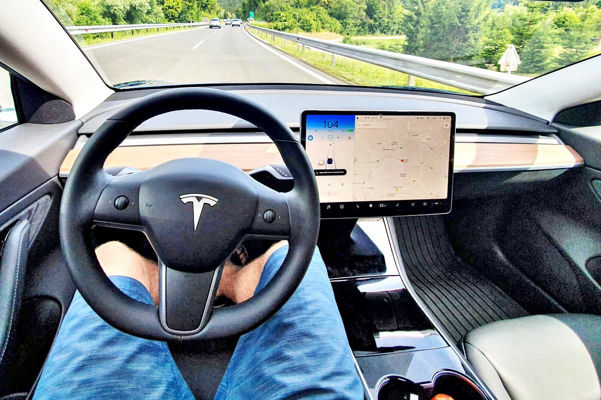 테슬라 자율주행 The US Sun.jpg