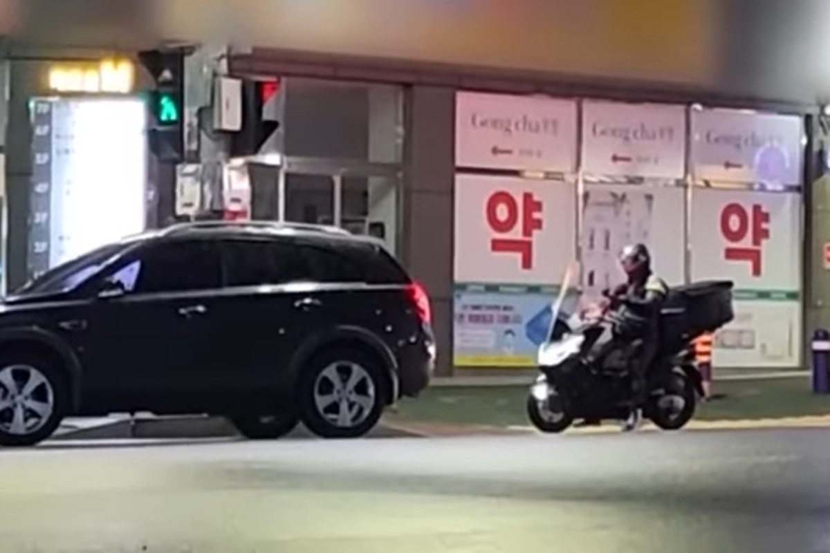 우회전 준수_YouTube '딸배헌터'.jpg