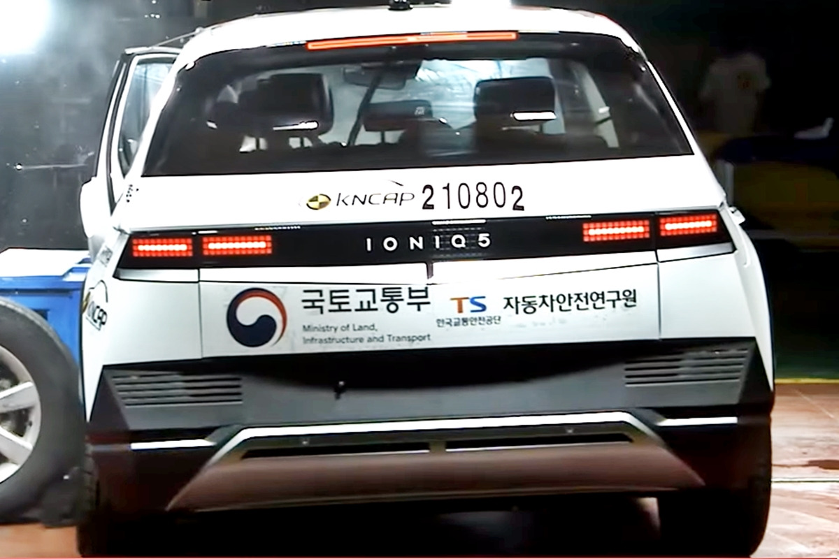 3_현대 아이오닉 5 측면 충돌 테스트_유튜브 채널 'koreancap'.jpg