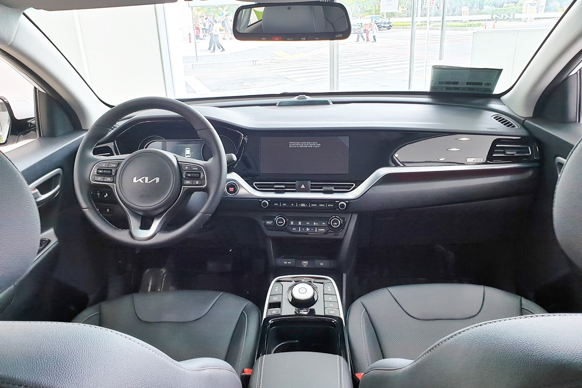2_기아 니로 플러스 인테리어_Wikipedia.jpg
