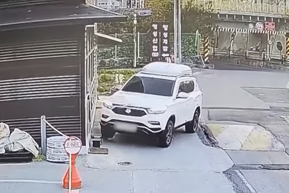 2_충돌 직전_유튜브 채널 '한문철 TV'.jpg