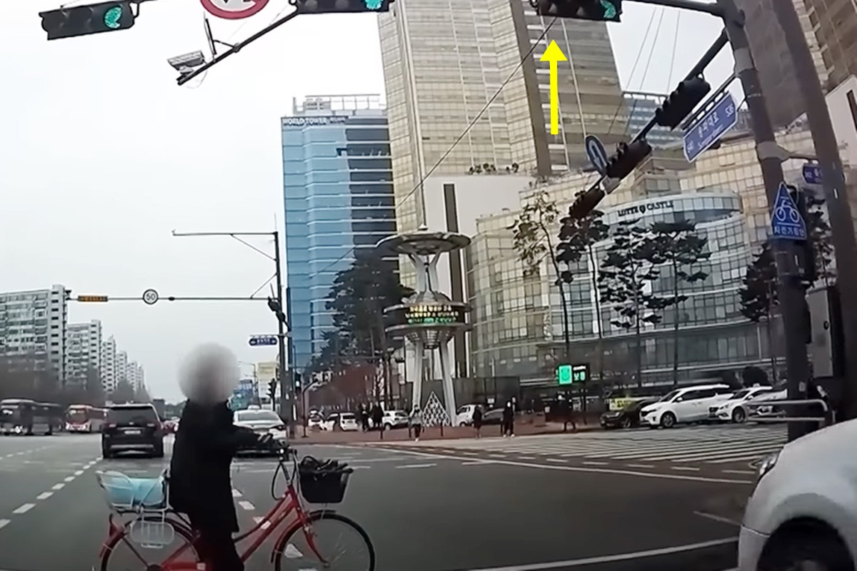 한문철 자전거 초록불 무단횡단 2.jpg