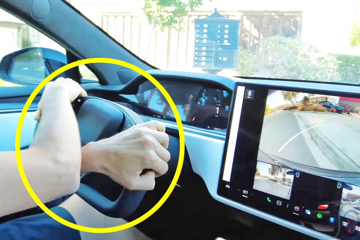 요크 스티어링 휠.jpg