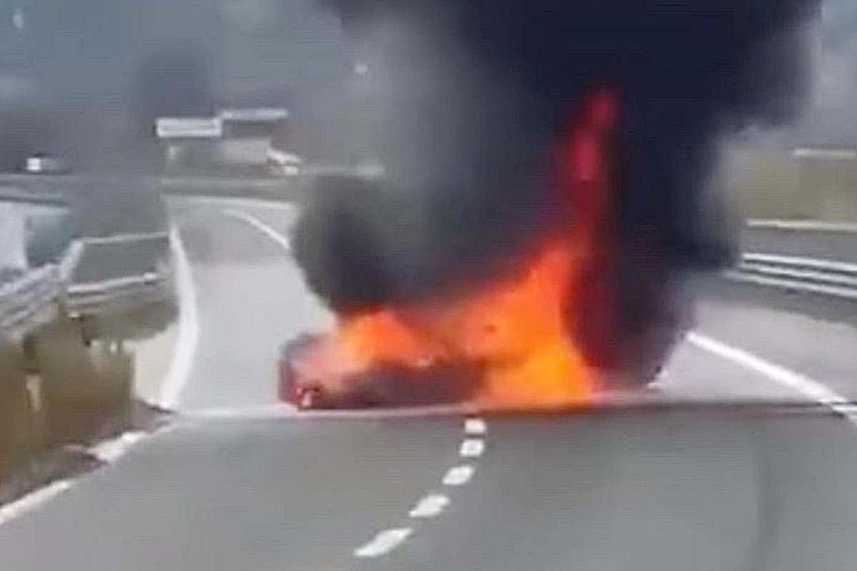 4_불타는 람보르기니 우라칸_AutoEvolution.jpg