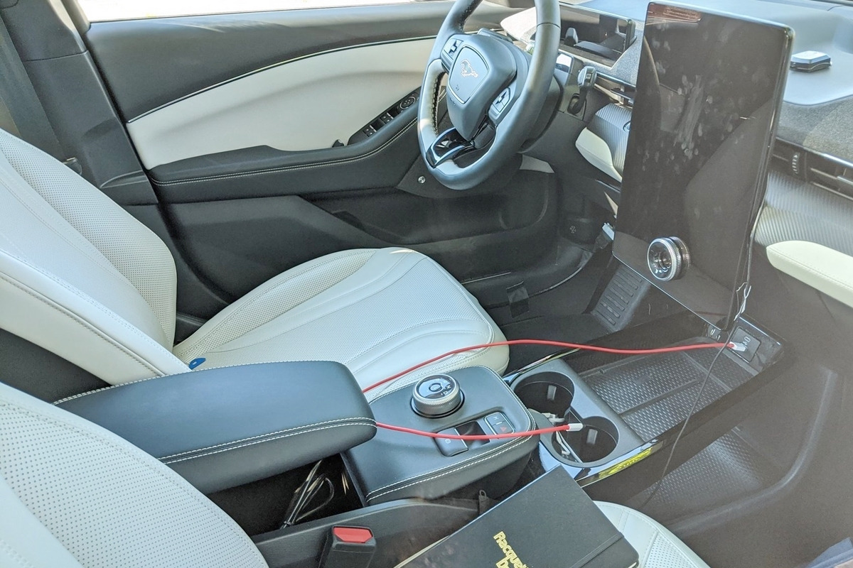 3_가상 엔진음 테스트 중인 포드 머스탱 마하-E_Motor 1.jpg