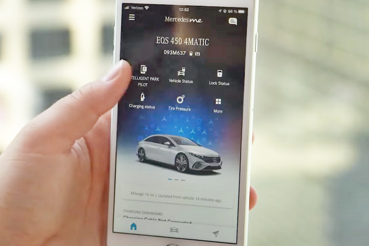 8_메르세데스 미 앱 화면_유튜브 채널 'Autoblog'.jpg