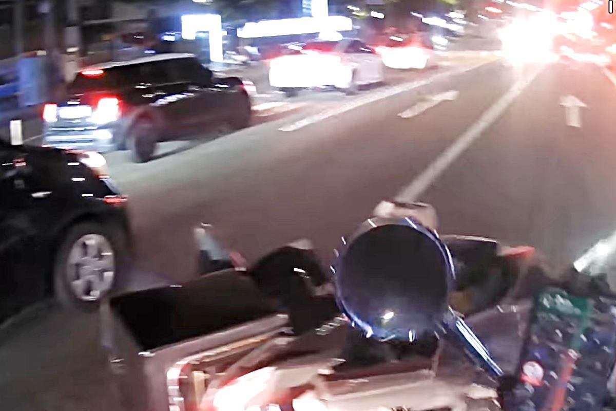 오토바이 사고 사진 출처 = 유튜브 채널 '그것이 블랙박스'.jpg