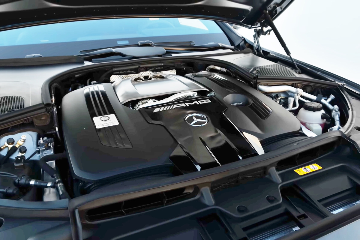 1_메르세데스 S63 AMG E 퍼포먼스 엔진룸_유튜브 채널 'Autogefuhl'.jpg