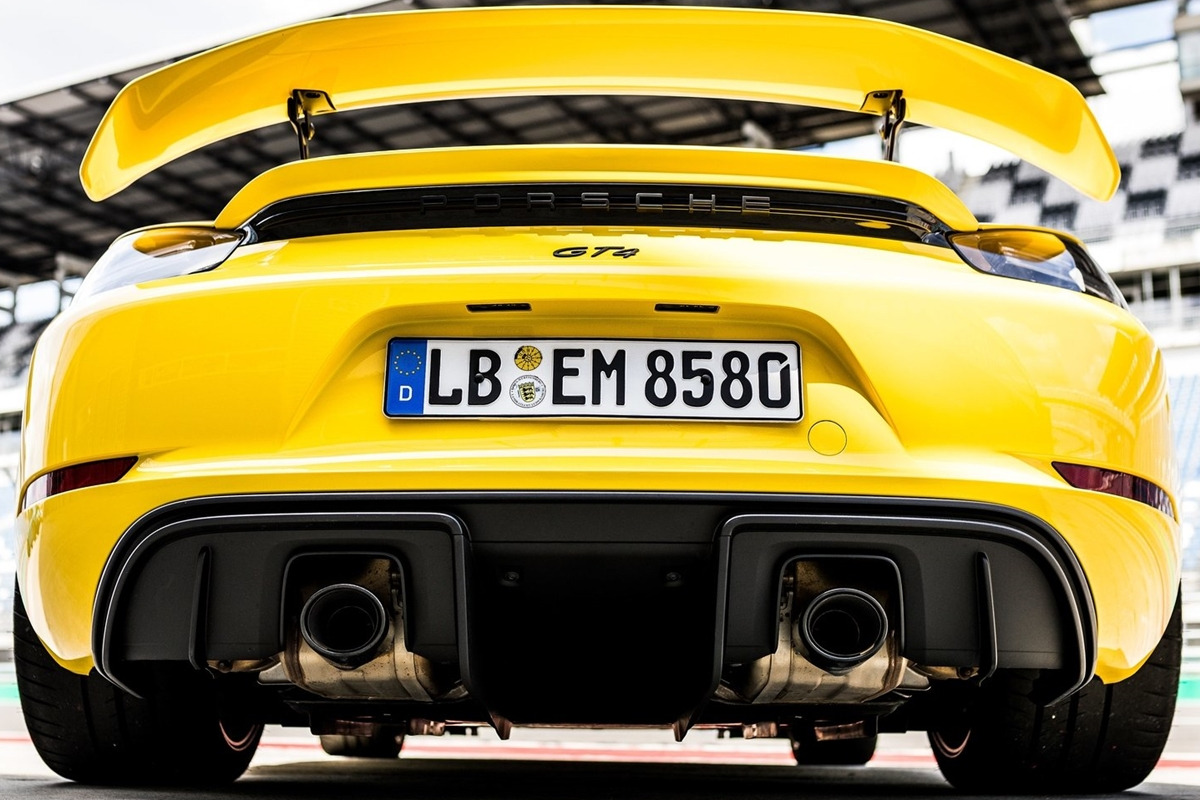 Porsche-718_Cayman_GT4-2020-1600-60.jpg