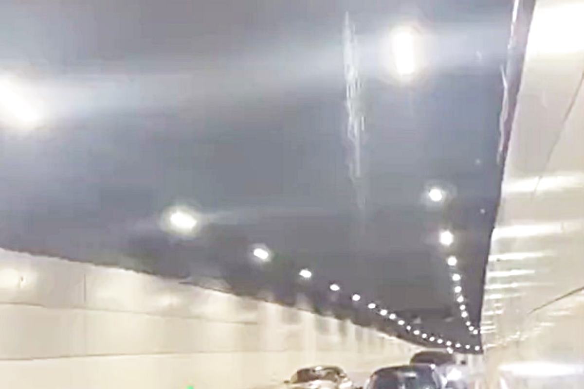 천장에서 대규모 누수가 벌어진 다롄 해저 터널 사진 출처 = 트위터 'GundamNorthrop'.jpg