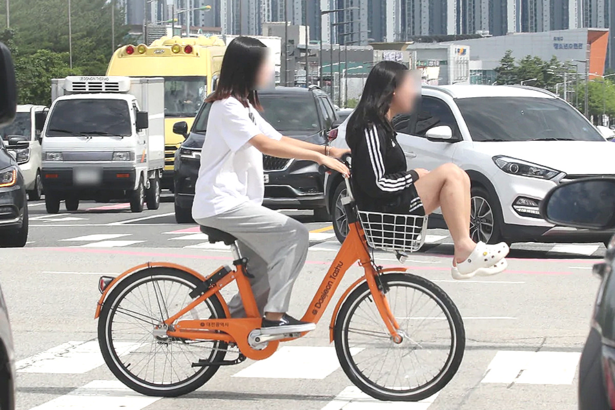 자전거_여학생2.jpg