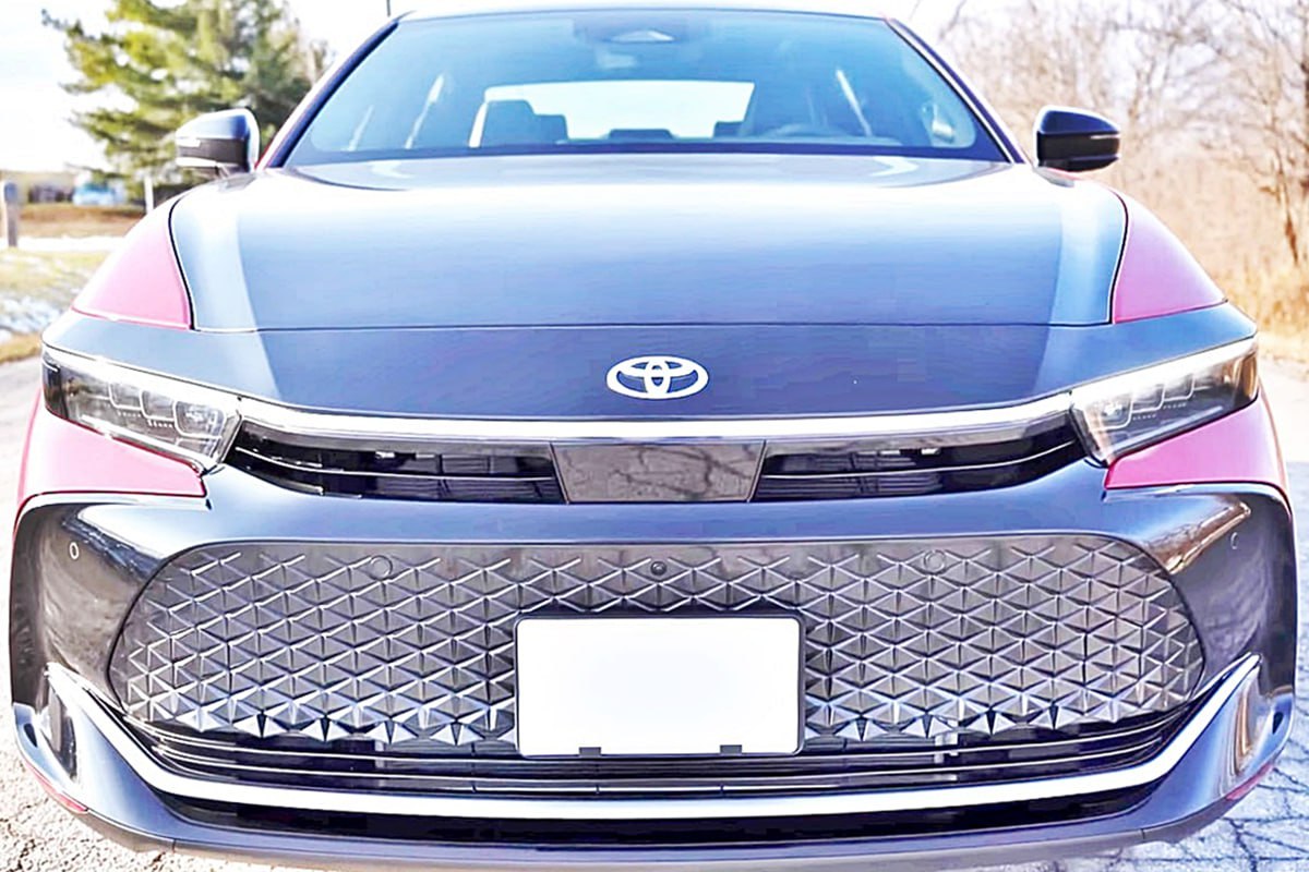 0_토요타 크라운_유튜브 채널 'TheStraightPipes'.jpg