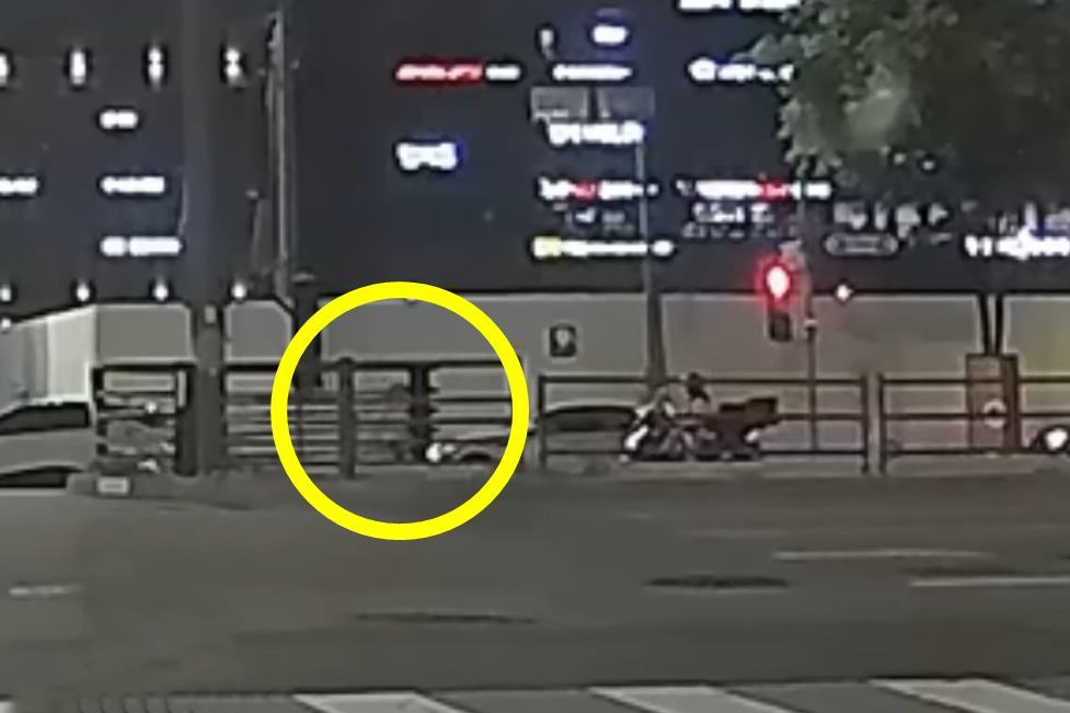 멀리 보이는 무단횡단자 사진 출처 = Youtube '한문철TV'.jpg