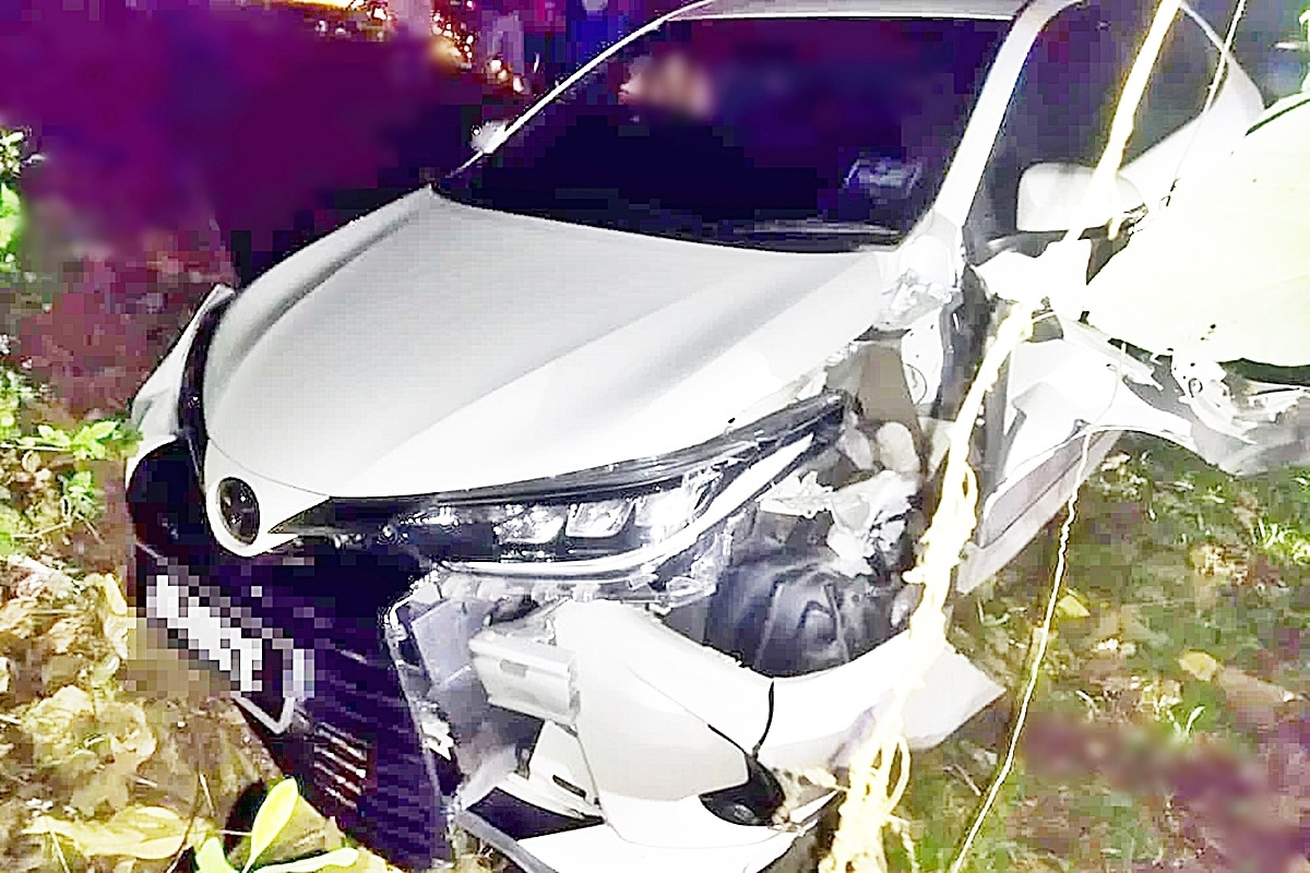 0_파손된 차량_페이스북 'Honeyzone Langkawi'.jpg