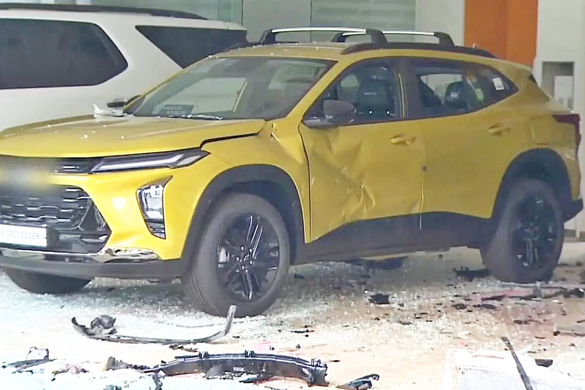 4_현대 아이오닉 5 택시 쉐보레 전시장 돌진 사고_뽐뿌.jpg