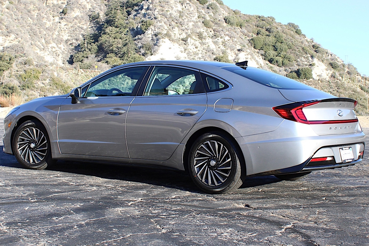 8_현대 쏘나타 하이브리드_EV Pulse.jpg