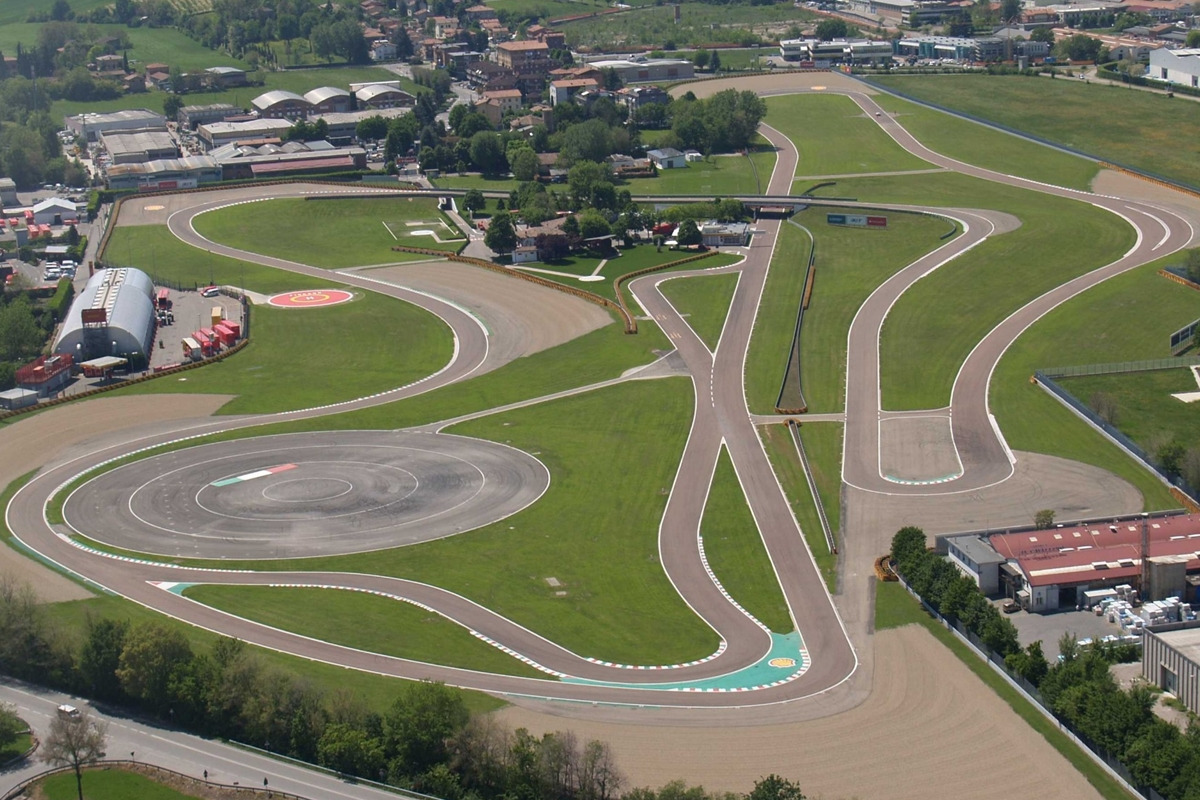 1_페라리 피오라노 트랙_Car Magazine UK.jpg