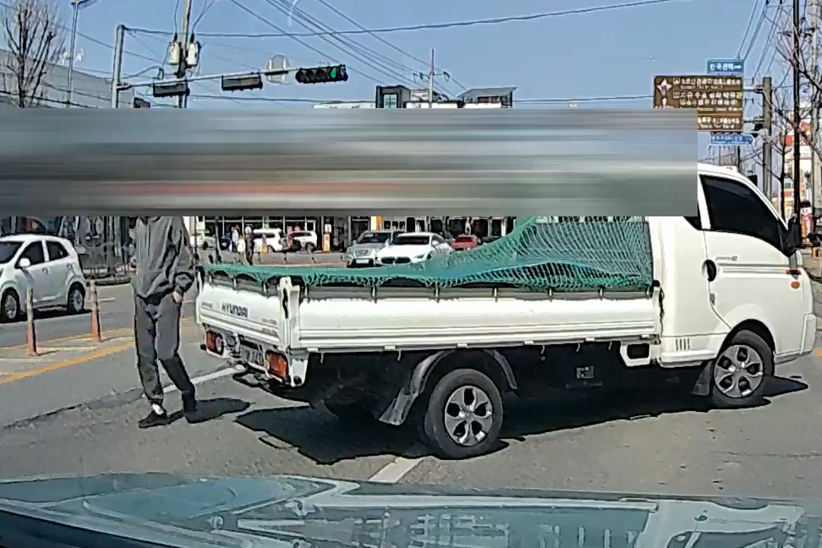 5_차에서 내린 포터 운전자_보배드릠.jpg