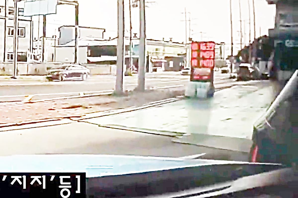 후방 추돌한 차량 사진 출처 = '보배드림'.jpg