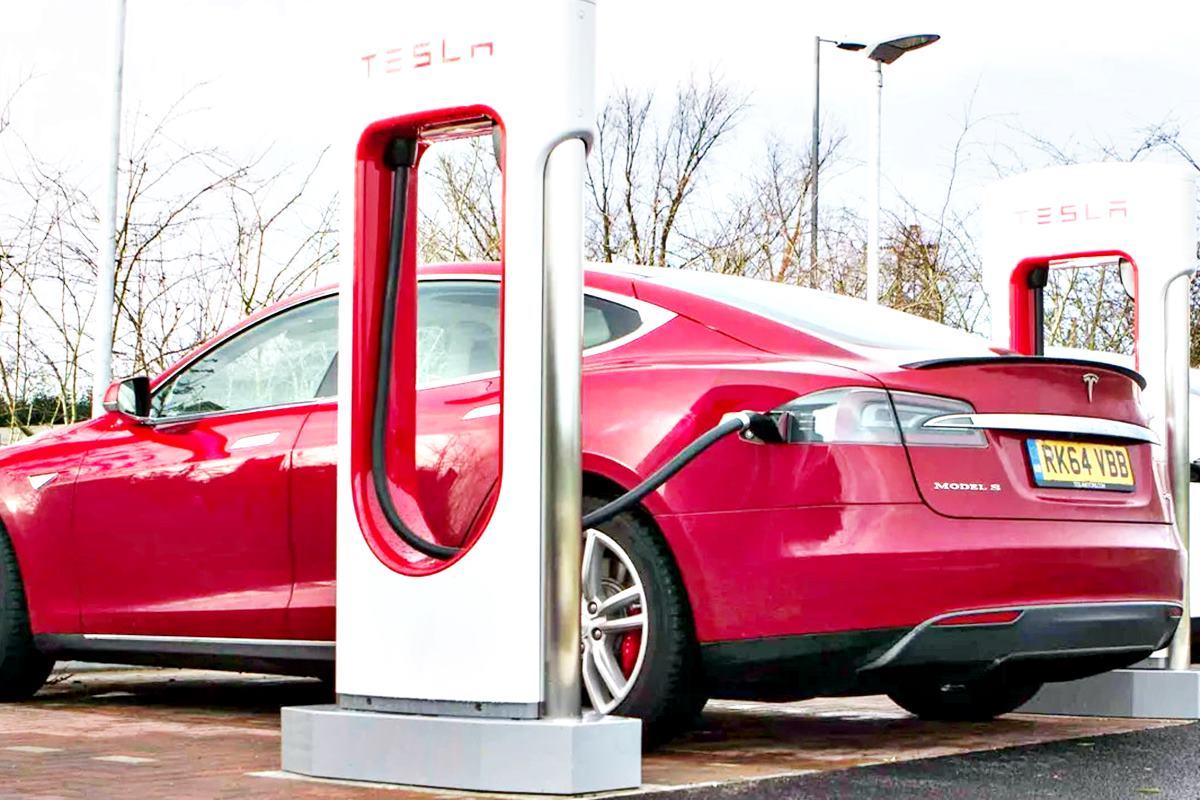 테슬라 수퍼차저 Auto Express.jpg