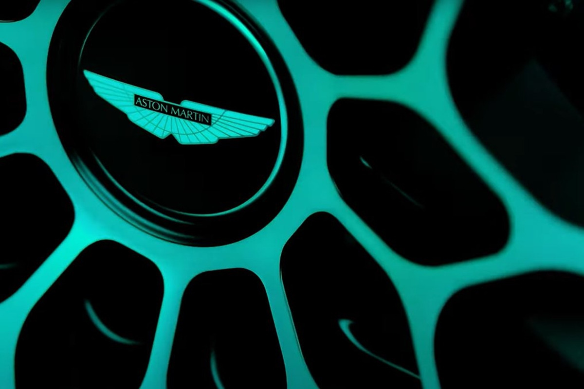 4_애스턴마틴 DBS 770 얼티메이트 티저_유튜브 채널 'Aston Martin'_5.jpg